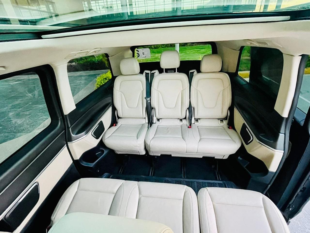 Business limousine, limo service